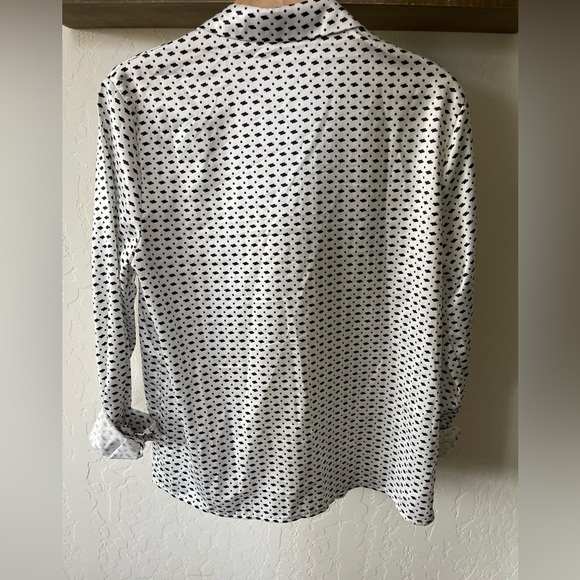 Anna Kay|Satin button down Long Sleeve in Geometric black & White print•••France - Picture 5 of 10